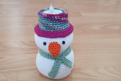 Schneemann m. elek. Kerzli